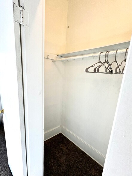 Building Photo - 236 S Charles St