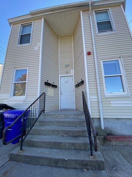 Building Photo - 27 Florence St