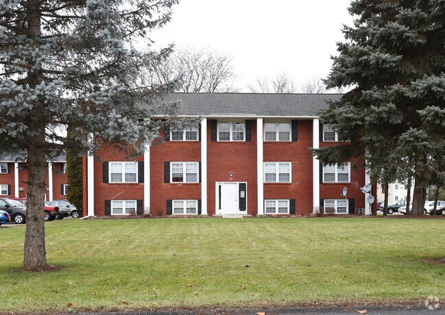 Red Coach Apartments Baldwinsville Ny Apartment Finder Building Photo Red Coach Apartments
