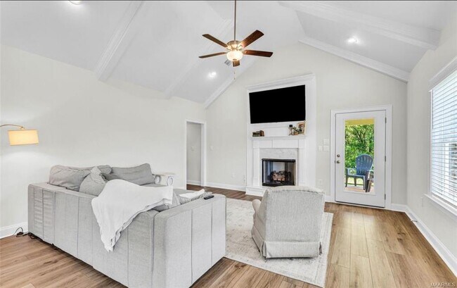Building Photo - 253 Pedric Dr