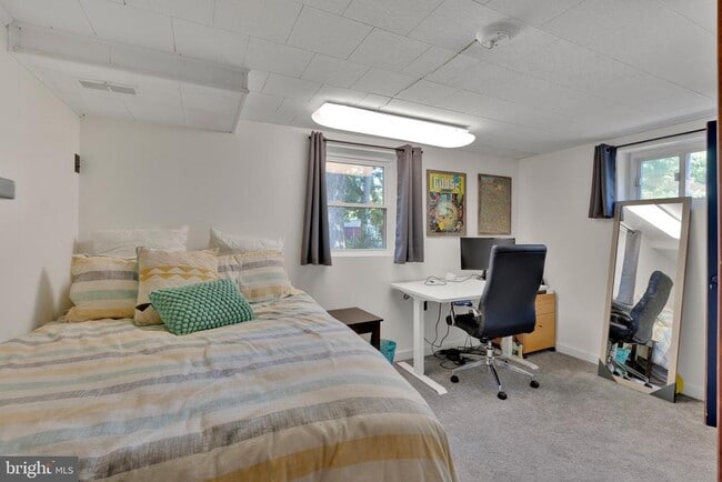 Building Photo - 3252 Holly Hill Dr