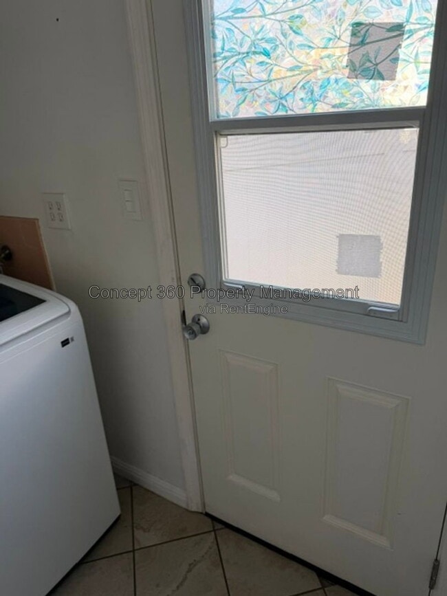 Building Photo - 5029 Fidler Ave