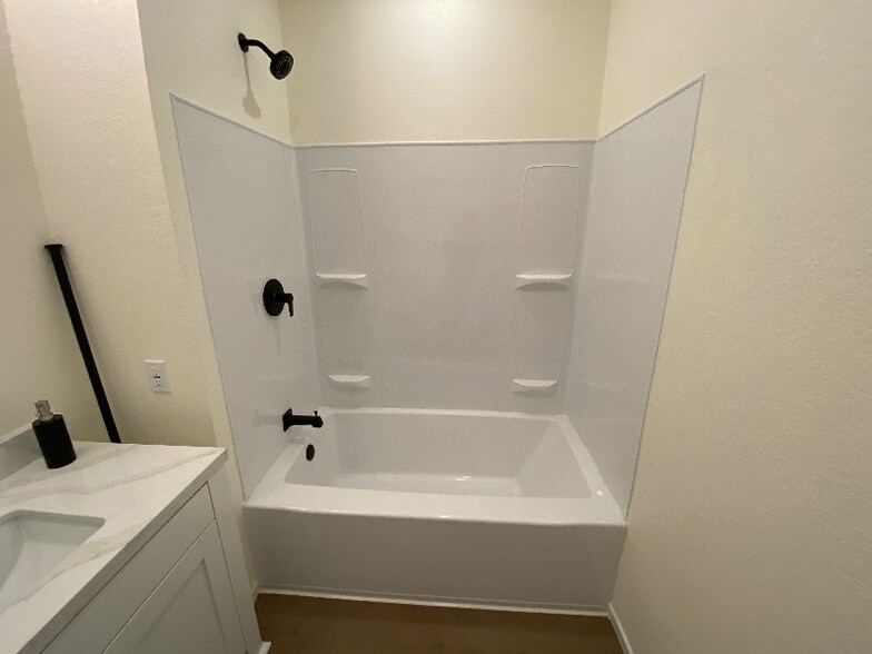 Building Photo - 3042-3044 J St