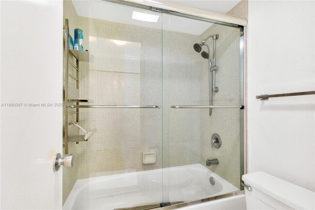 Building Photo - 3701 N Country Club Dr