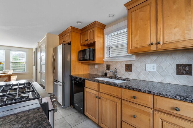 Building Photo - 181 Main St