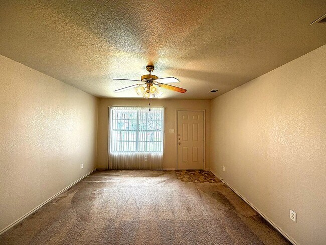 Building Photo - 5208 Lauren Lea Dr