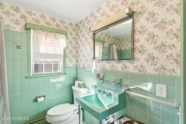 Building Photo - 204 Neptune Pl