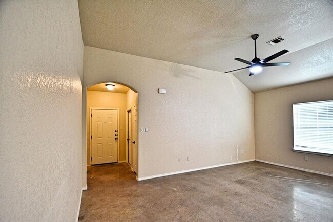 Building Photo - 704 Saengerhalle Rd