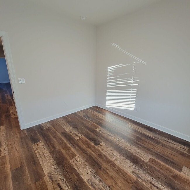Building Photo - Spacious 4BR/.5BA Home in Steele Creek
