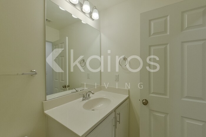 Building Photo - 218 Long Is Dr