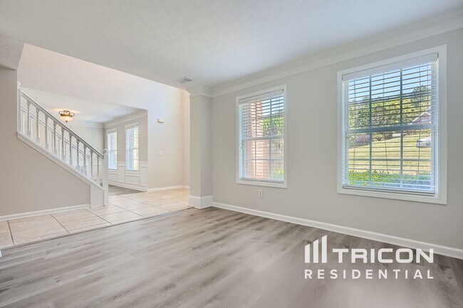 Building Photo - 713 Forestglen Dr