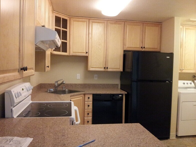 Building Photo - 5055 Valley Crest Dr