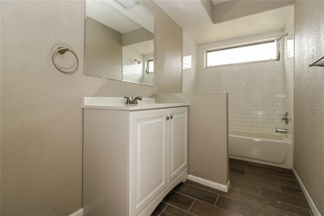 Building Photo - 1124 Danny Dr