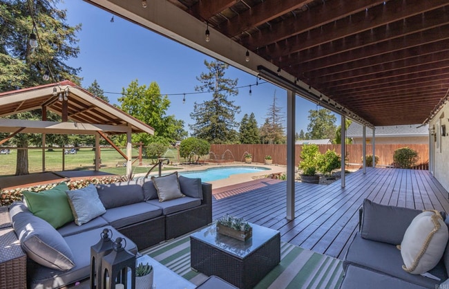 Building Photo - 5741 Davis Cir