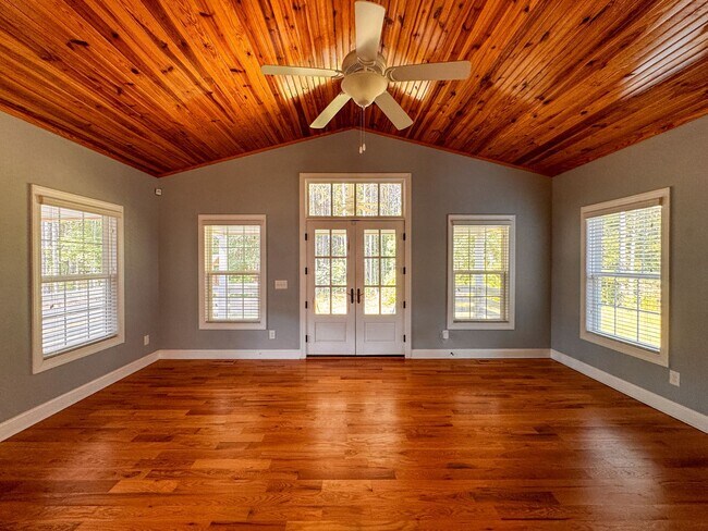 Building Photo - Spacious 5 Bed 3.5 Bath Home in Carthage