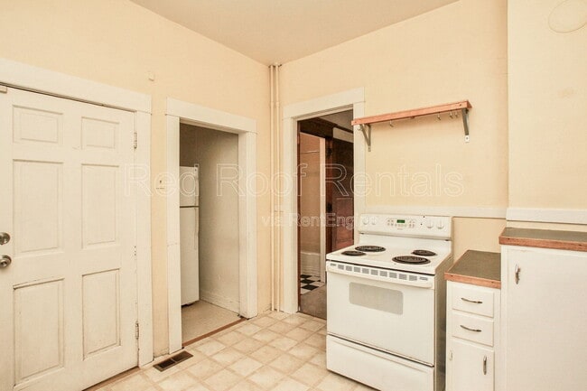 Building Photo - 1320 S 9th St