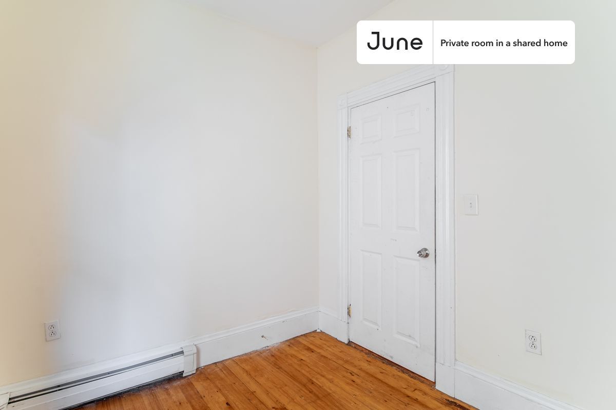 Building Photo - Room in Shared 5 bed/1 bath home