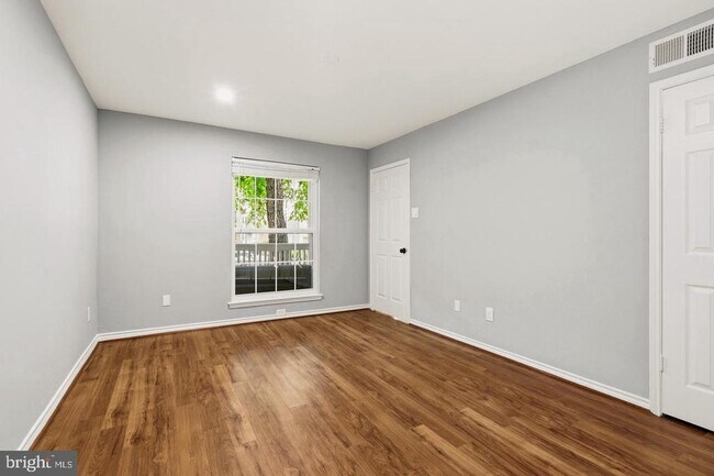 Building Photo - 1521 Lincoln Way