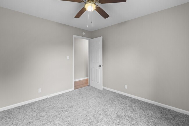Building Photo - 931 Poppy Dr