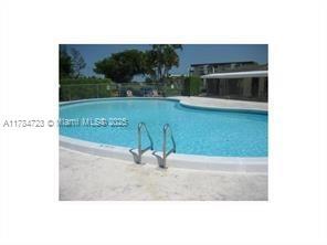 Building Photo - 1025 Country Club Dr