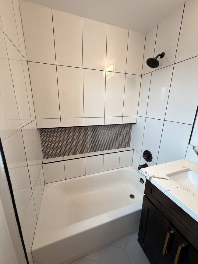 Building Photo - 5536 Encina Dr