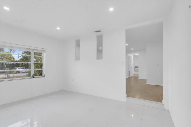 Building Photo - 9250 SW 31st Terrace