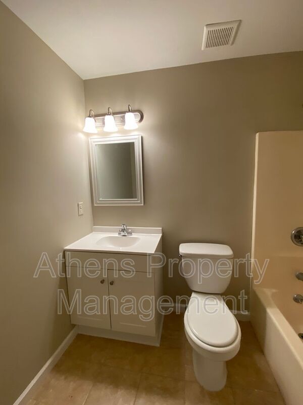 Building Photo - 105 Howell Way