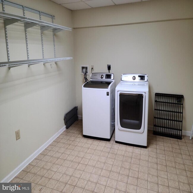 Building Photo - 135 Hill Valley Dr