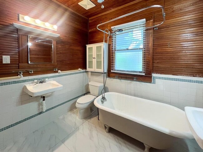 Building Photo - 115 NW 7th Terrace