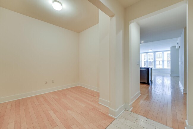 Building Photo - 1125 Maxwell Ln