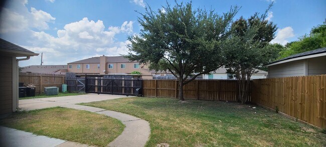 Building Photo - 15514 Baxter Ave
