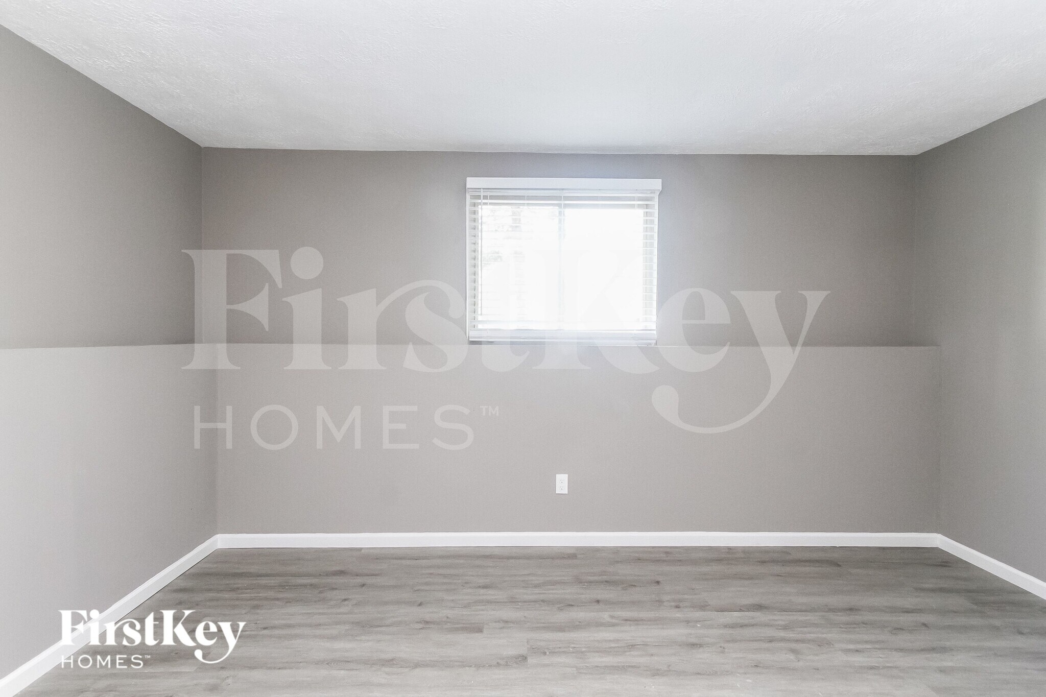 Building Photo - 910 Woodlark Dr