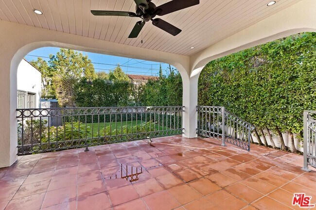 Building Photo - 204 S Camden Dr
