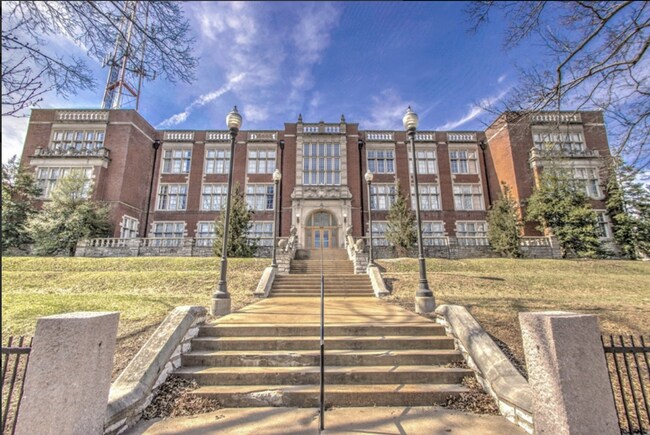 Primary Photo - $200 OFF! Updated 3 Bed 1 Bath Apartment w...
