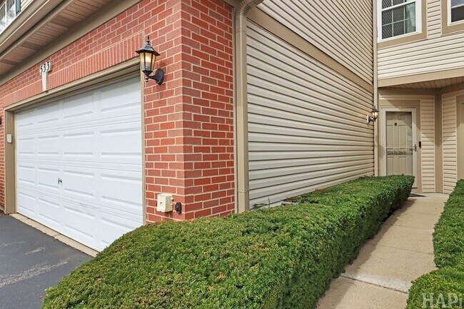 Building Photo - 533 N Red Deer Rd
