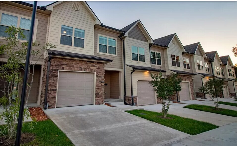 Beautiful townhome at 230 Signature Place - 230 Signature Pl