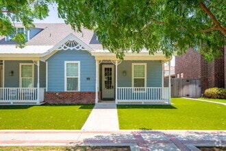Building Photo - Great 3/3 perfect for roommates and close ...