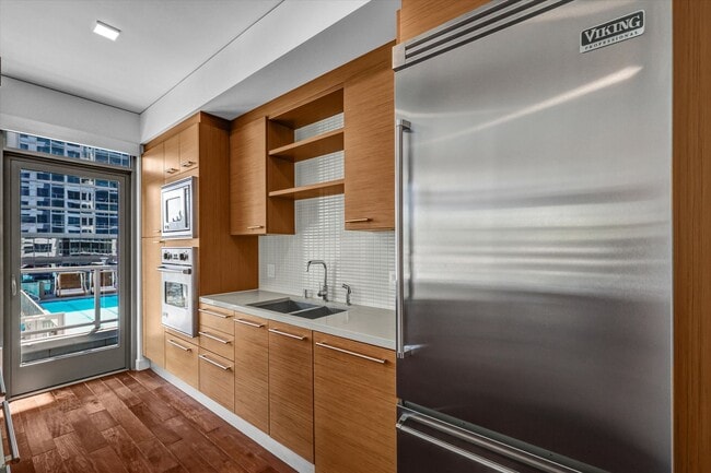 Building Photo - Luxury Elevated Living 1 Bed 1.5 Bath Condo at Skyline OC