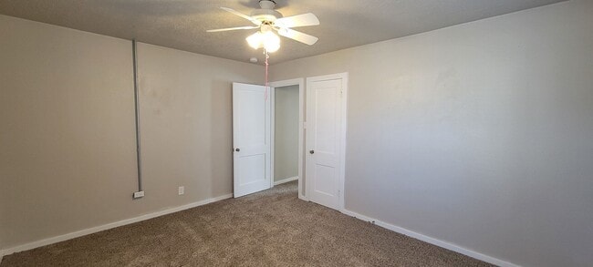 Building Photo - LARGE HOME QUIET STREET