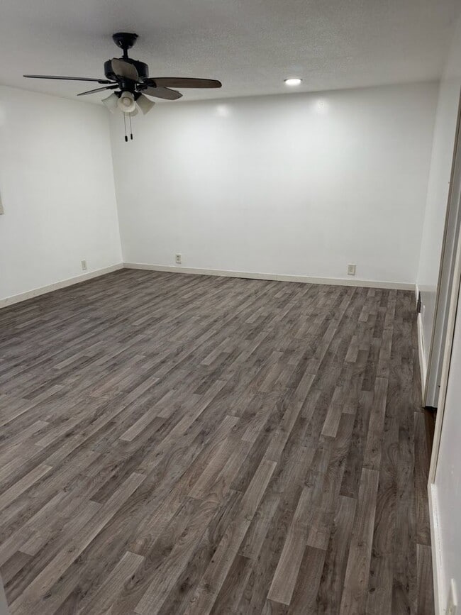 Building Photo - Remodeled 3-Bedroom, 2-Bathroom Home on – ...