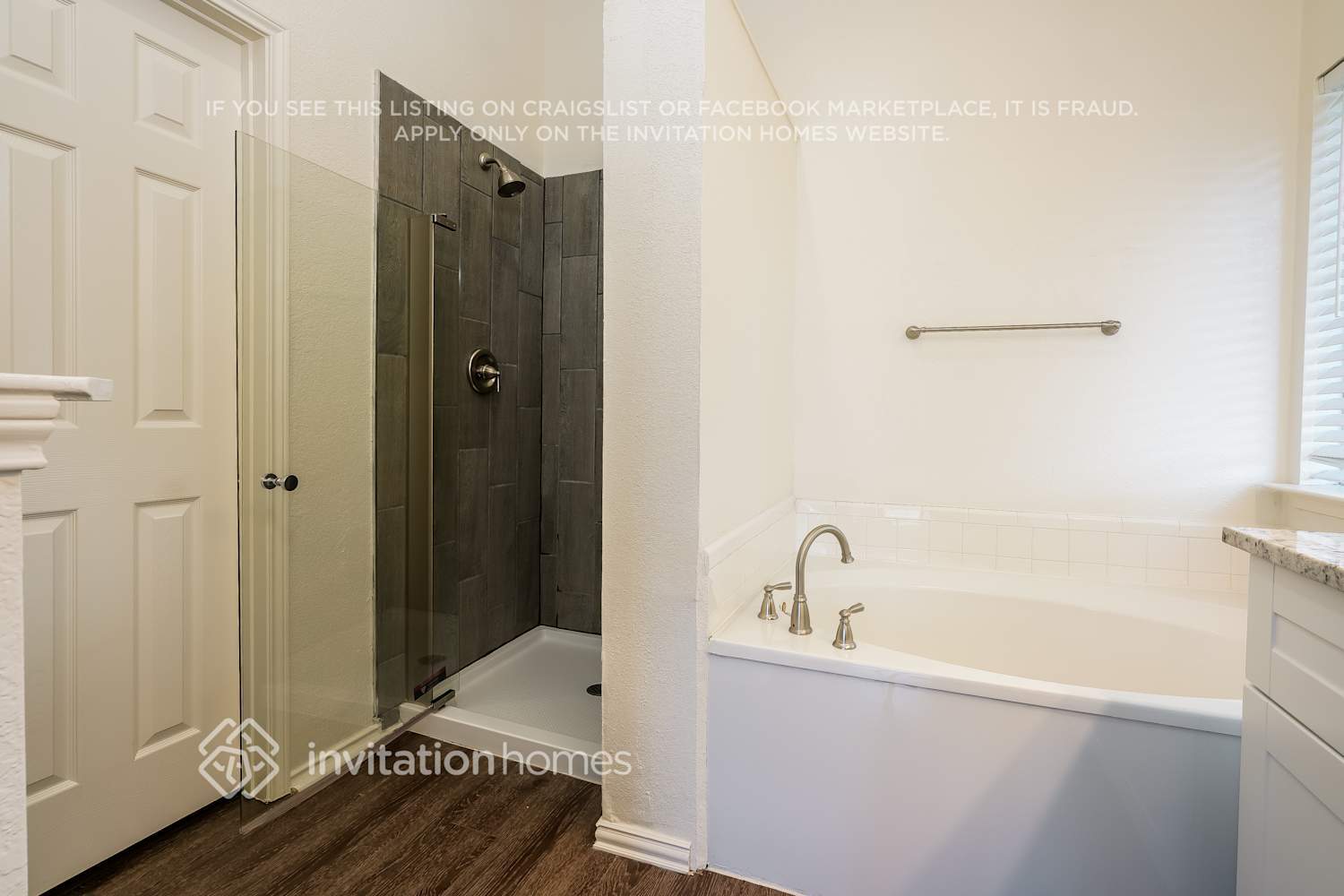 Building Photo - 1434 Vanderbilt Ln