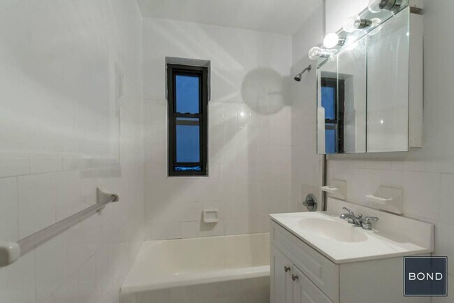 Building Photo - 124 E 24th St