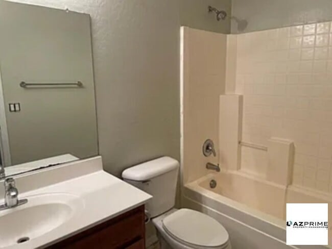 Building Photo - Nice Home