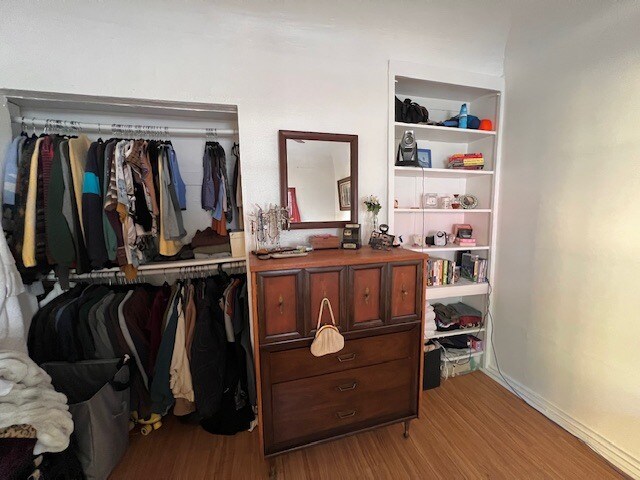 Building Photo - 3266 Descanso Dr