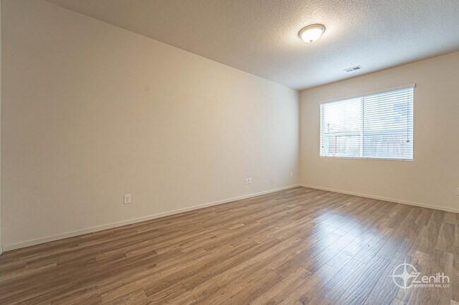Building Photo - 1400 NE 85th Way