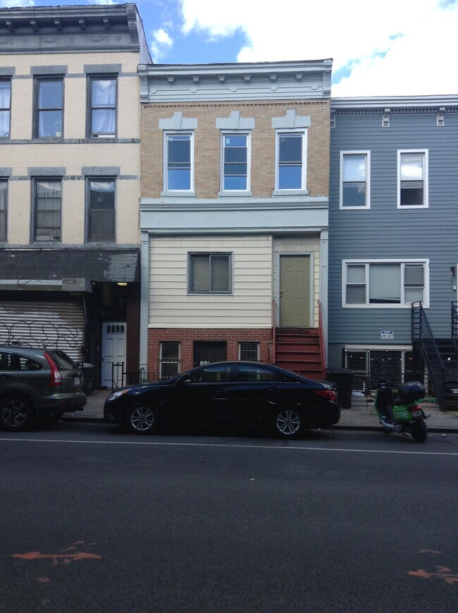 facade - 177 Park Ave