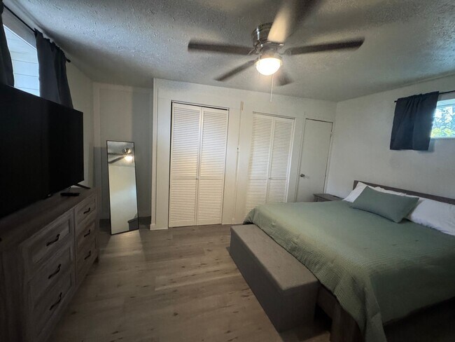 Building Photo - 4813 Sayre Ave