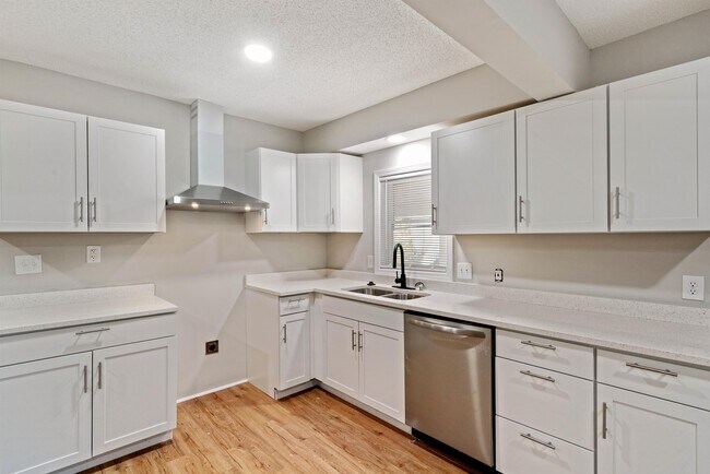 Building Photo - 1004 Tatum Rd