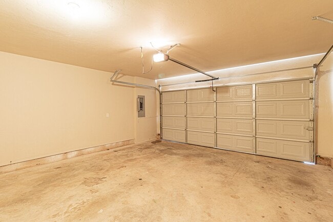 Building Photo - Buena Vida awaits for you!