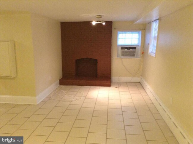 Building Photo - 2509 Cliffbourne Pl NW